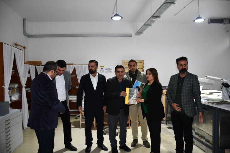 Presenting Gerda Henkel Magazine to some managers of Sulaymaniyah