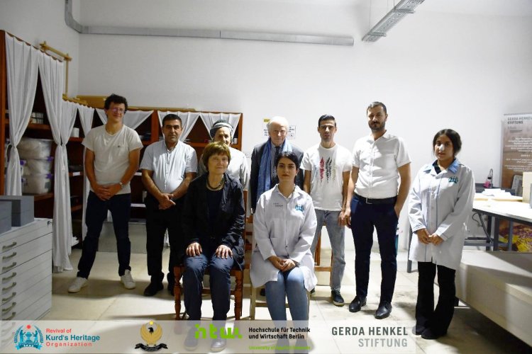 Visit of Gerda Henkel Stiftung staff to Paper restoration workshop project
